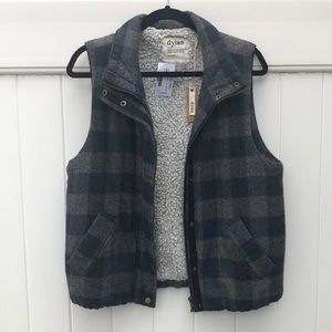 Dylan by True Grit Melange Buffalo Checks Vest